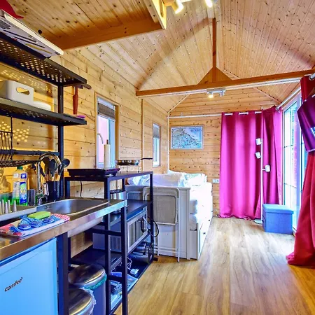 Holiday home Tiny House Strandwagen Mit Terrasse *